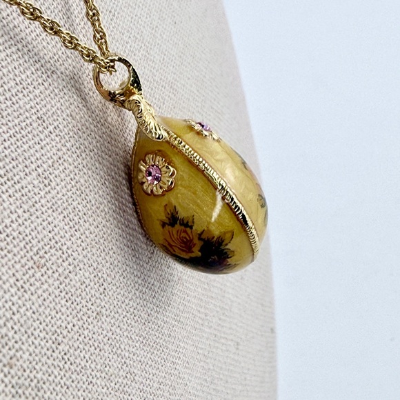 Vintage Joan Rivers Egg Pendant necklace - Picture 4 of 6